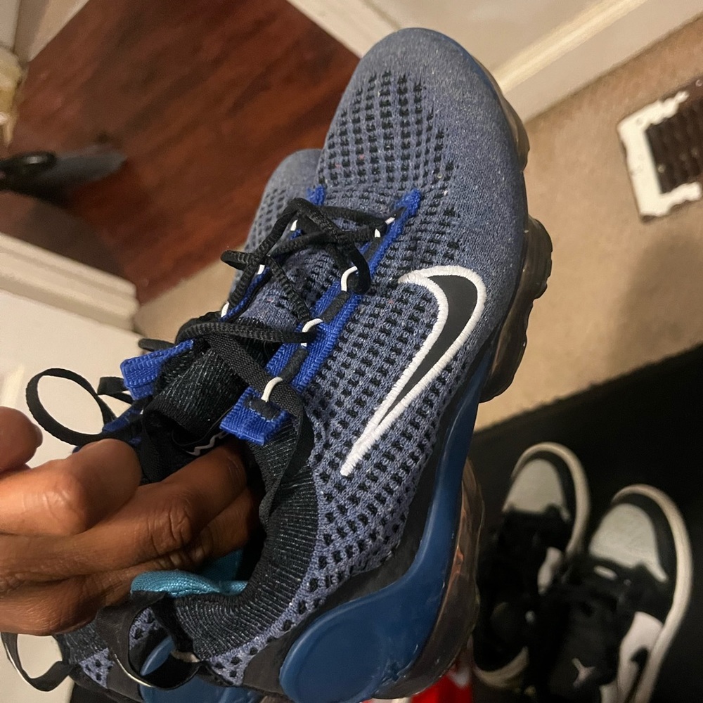 Size 4 in grade school. Good condition, only worn 8x’s.